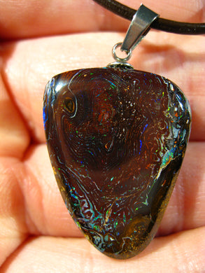 GEM Boulder Matrix Opal Anhänger aus Koroit Traumhaftes Muster und Feuer