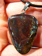 Laden Sie das Bild in den Galerie-Viewer, GEM Boulder Matrix Opal Anhänger aus Koroit Traumhaftes Muster und Feuer