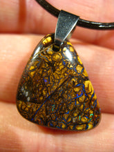 Laden Sie das Bild in den Galerie-Viewer, GEM Boulder Matrix Opal Anhänger aus Koroit Traumhaftes Muster und Feuer