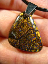 Laden Sie das Bild in den Galerie-Viewer, GEM Boulder Matrix Opal Anhänger aus Koroit Traumhaftes Muster und Feuer