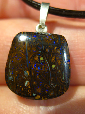 GEM Boulder Matrix Opal Anhänger aus Koroit Traumhaftes Muster und Feuer