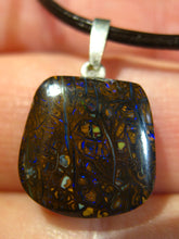 Laden Sie das Bild in den Galerie-Viewer, GEM Boulder Matrix Opal Anhänger aus Koroit Traumhaftes Muster und Feuer