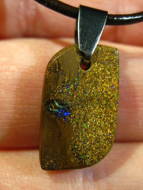 GEM Boulder Matrix Opal Anhänger aus Koroit Traumhaftes Muster und Feuer