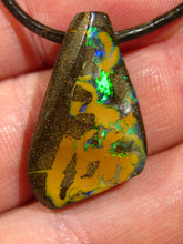 Laden Sie das Bild in den Galerie-Viewer, GEM Boulder Matrix Yowah NUSS Nut Opal Anhänger Traumhaftes Muster und Feuer