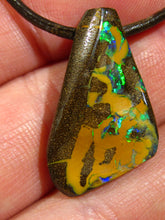 Laden Sie das Bild in den Galerie-Viewer, GEM Boulder Matrix Yowah NUSS Nut Opal Anhänger Traumhaftes Muster und Feuer