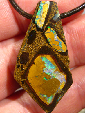 GEM Boulder Matrix Yowah NUSS Nut Opal Anhänger Traumhaftes Muster und Feuer
