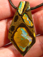 Laden Sie das Bild in den Galerie-Viewer, GEM Boulder Matrix Yowah NUSS Nut Opal Anhänger Traumhaftes Muster und Feuer