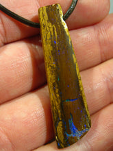 Laden Sie das Bild in den Galerie-Viewer, GEM Boulder Matrix Yowah NUSS Nut Opal Anhänger Traumhaftes Muster und Feuer