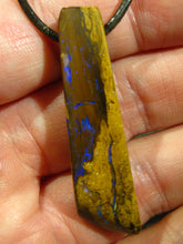 Laden Sie das Bild in den Galerie-Viewer, GEM Boulder Matrix Yowah NUSS Nut Opal Anhänger Traumhaftes Muster und Feuer