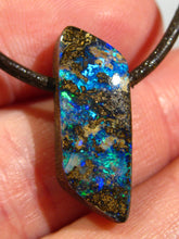 Laden Sie das Bild in den Galerie-Viewer, GEM Boulder Matrix Yowah NUSS Nut Opal Anhänger Traumhaftes Muster und Feuer