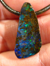 Laden Sie das Bild in den Galerie-Viewer, GEM Boulder Matrix Yowah NUSS Nut Opal Anhänger Traumhaftes Muster und Feuer