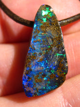 Laden Sie das Bild in den Galerie-Viewer, GEM Boulder Matrix Yowah NUSS Nut Opal Anhänger Traumhaftes Muster und Feuer