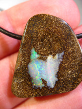 Laden Sie das Bild in den Galerie-Viewer, GEM Boulder Matrix Yowah NUSS Nut Opal Anhänger Traumhaftes Muster und Feuer