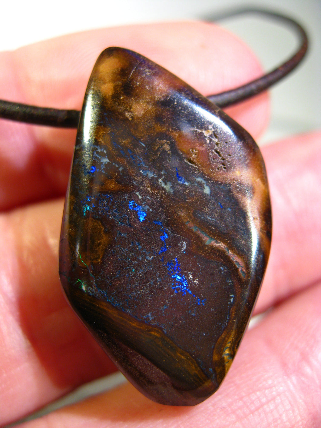 GEM Boulder Matrix Yowah NUSS Nut Opal Anhänger Traumhaftes Muster und Feuer