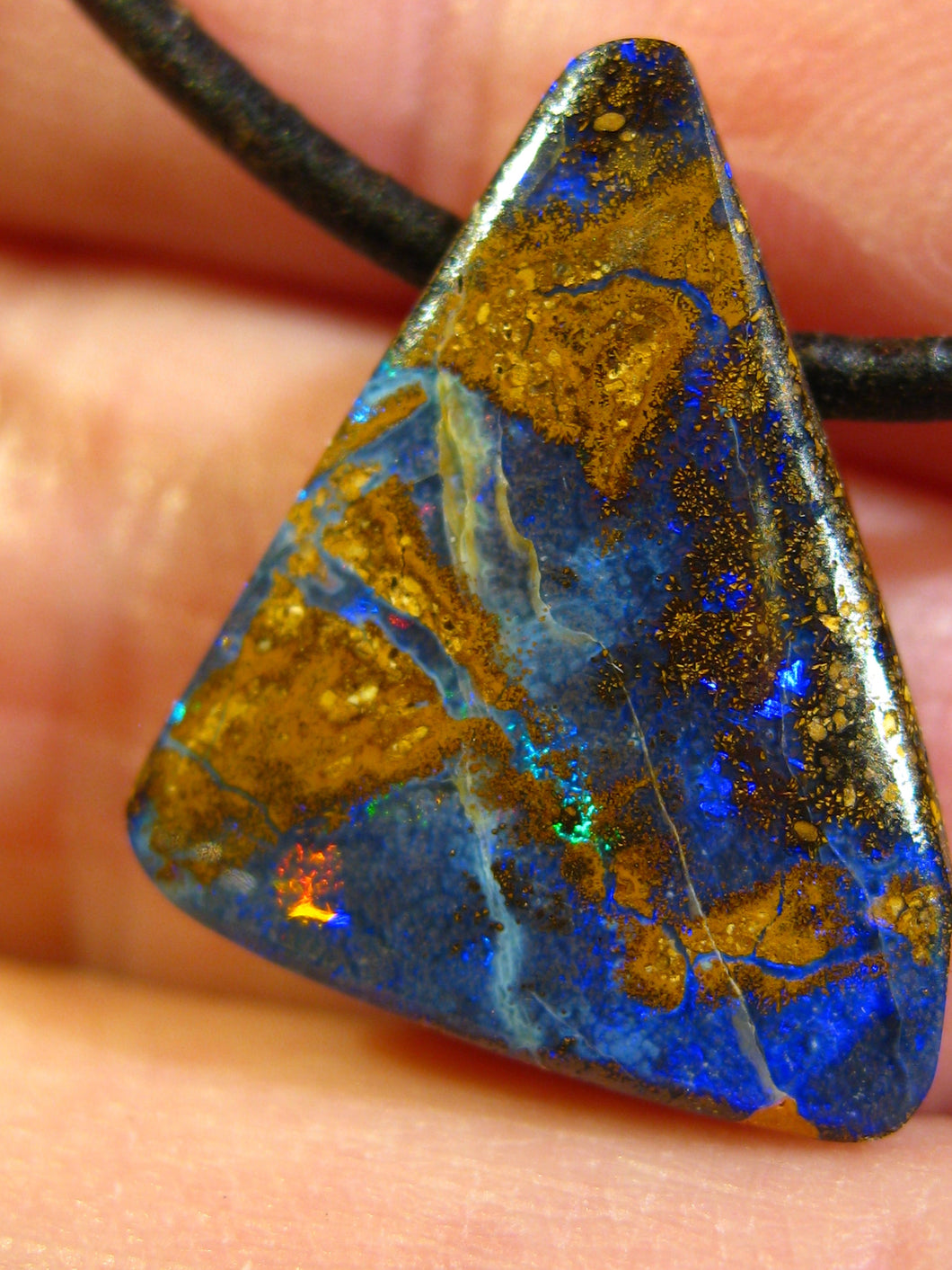 GEM Boulder Matrix Yowah NUSS Nut Opal Anhänger Traumhaftes Muster und Feuer