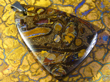 Laden Sie das Bild in den Galerie-Viewer, GEM Boulder Matrix Opal Anhänger DOPPELSEITIG A8 - Repps-Opal