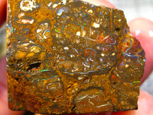 Laden Sie das Bild in den Galerie-Viewer, 234 cts Australien Roh/rough Yowah Boulder Matrix Opal Sammler Schleifer