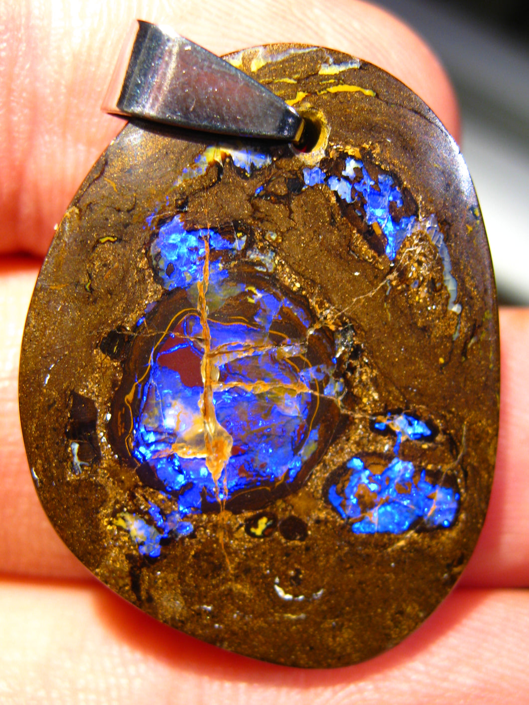 GEM Boulder Matrix Opal Anhänger aus Koroit VORSCHAU Video Traumhaftes Muster und Feuer - Repps-Opal