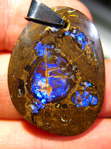 GEM Boulder Matrix Opal Anhänger aus Koroit VORSCHAU Video Traumhaftes Muster und Feuer - Repps-Opal
